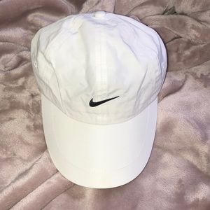 Nike Featherlight Hat.